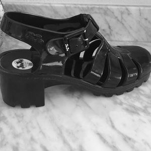 black juju jelly sandals